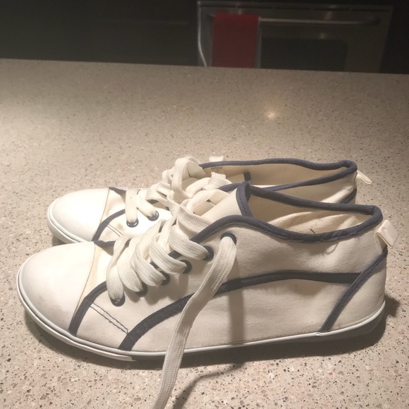 Shoes - Picture 2 of 5